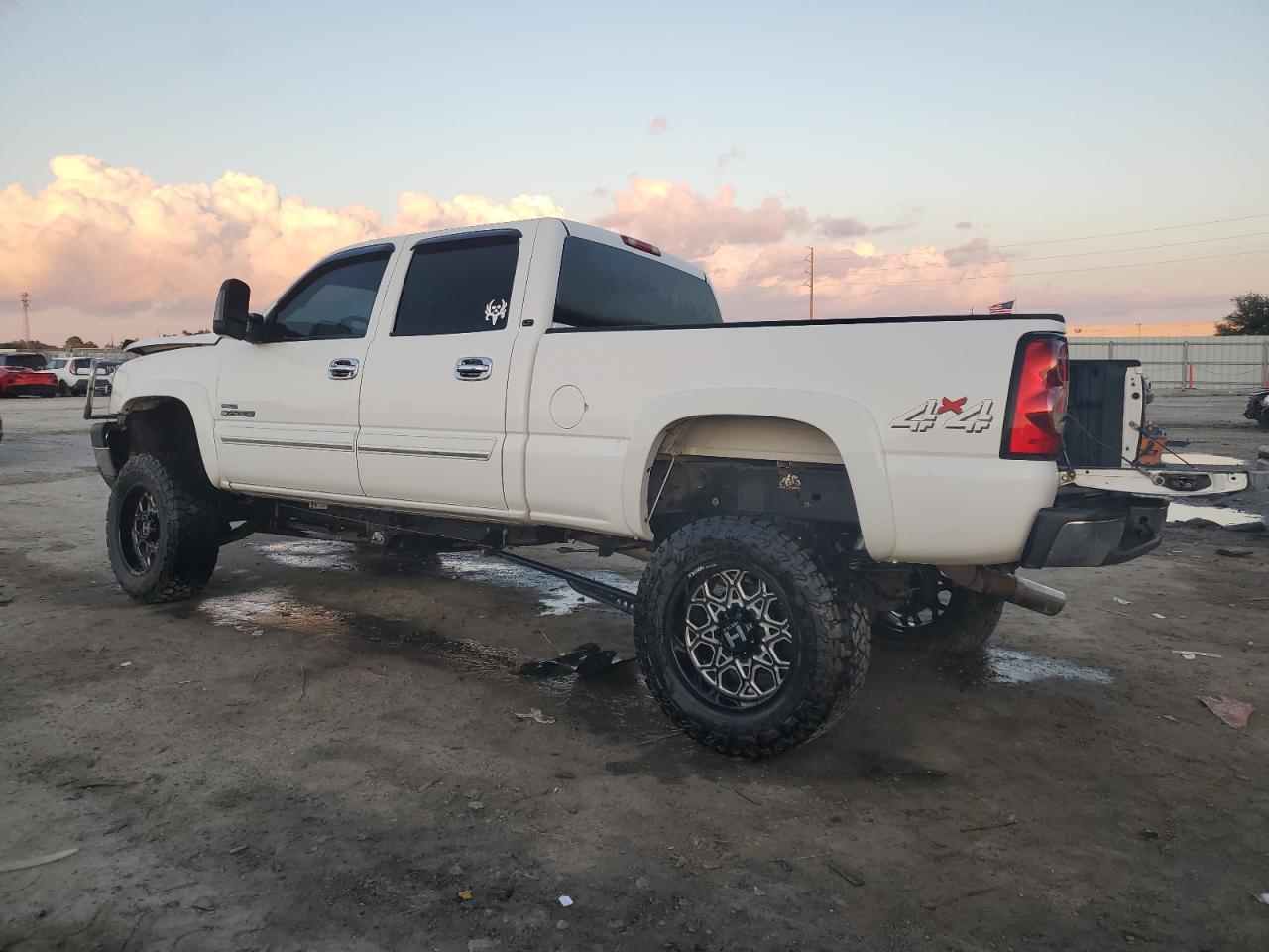 2006 Chevrolet Silverado - Image 2