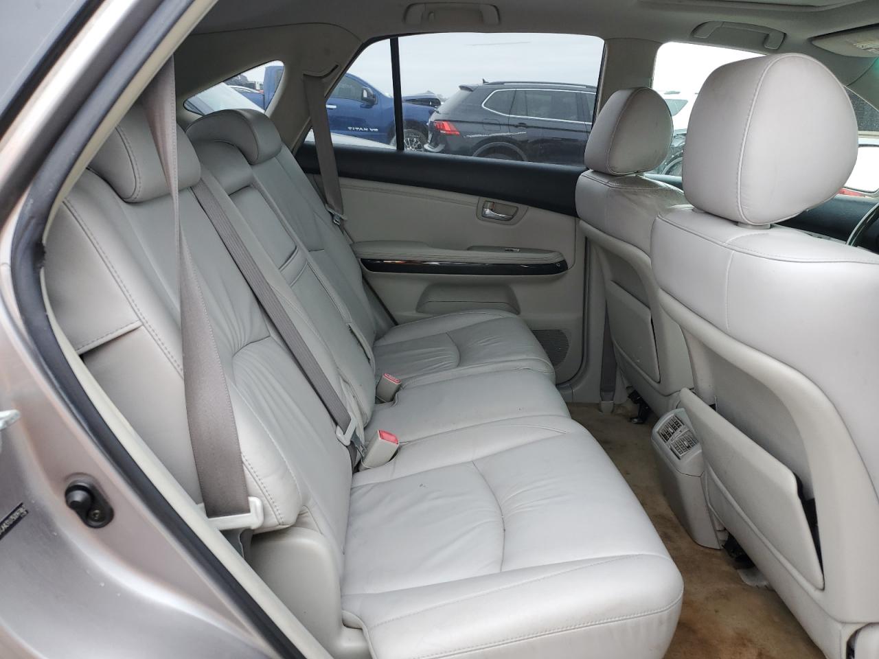 2005 Lexus RX - Image 12