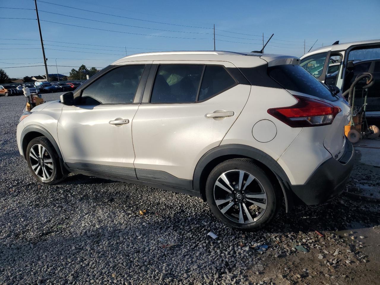 VIN 3N1CP5CU1JL507548 2018 NISSAN KICKS no.2