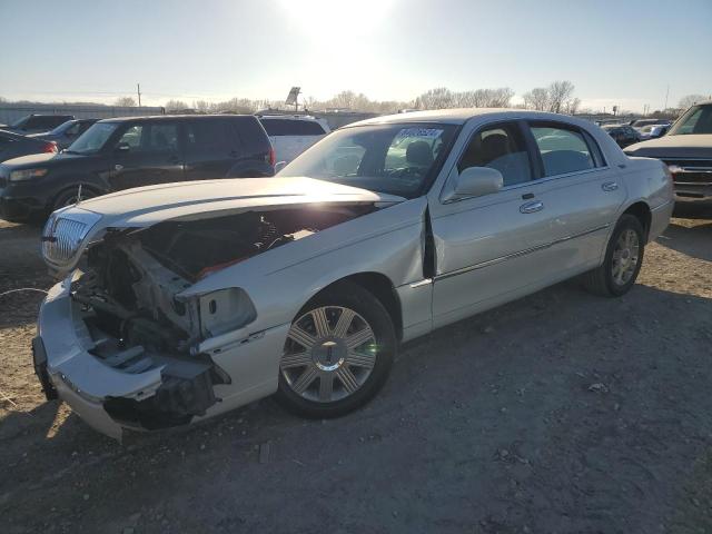 2005 Lincoln Town Car Signature Limited