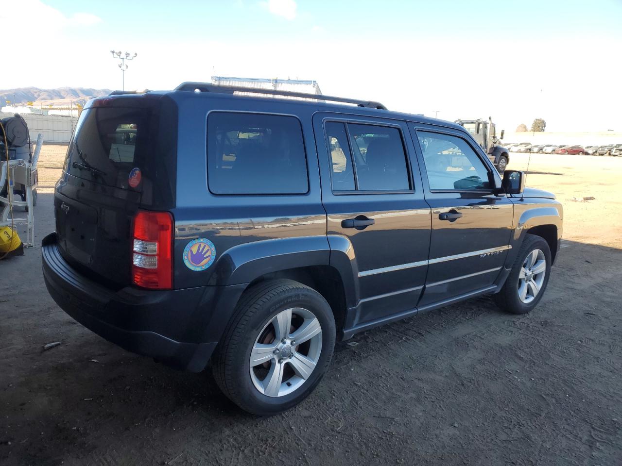 VIN 1C4NJPBB6GD502542 2016 JEEP PATRIOT no.3