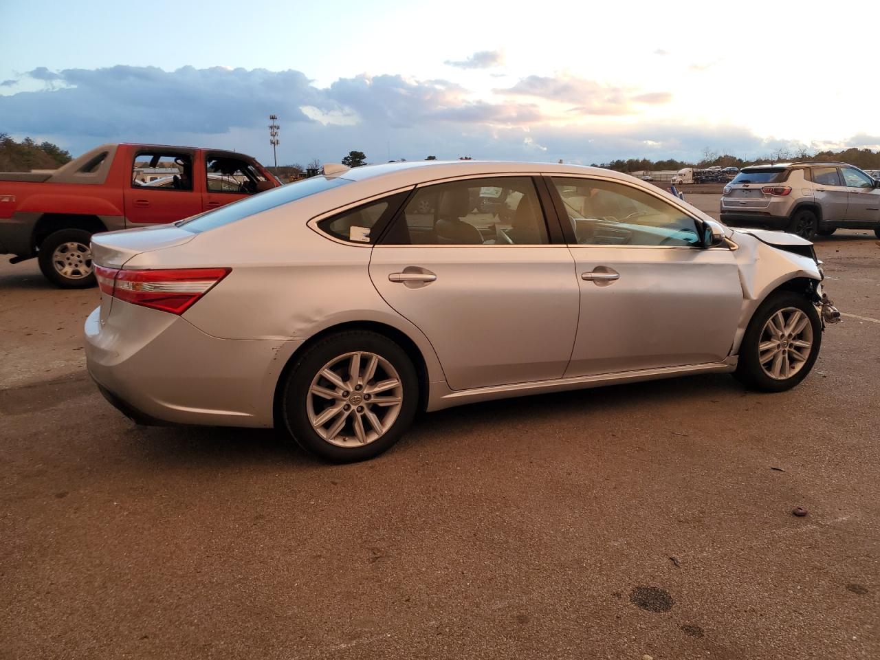 2014 Toyota Avalon - Image 3
