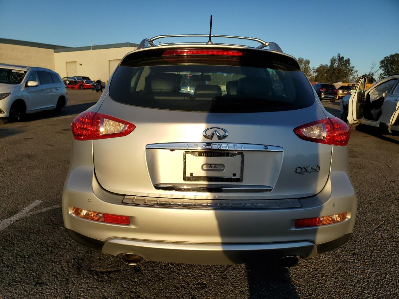 VIN JN1BJ0RR9GM269160 2016 INFINITI QX50 no.6