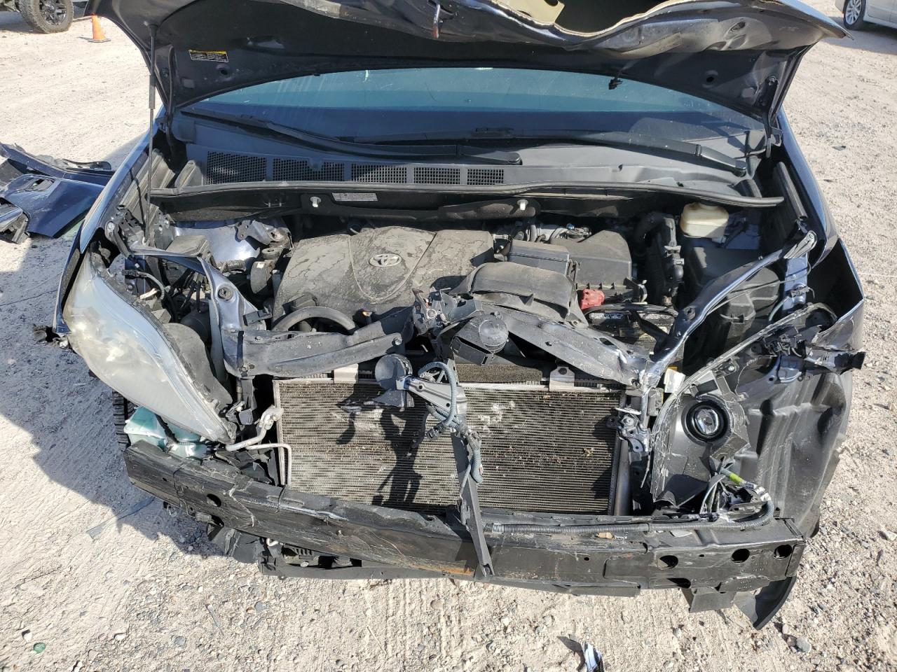 2019 Toyota Sienna - Image 14