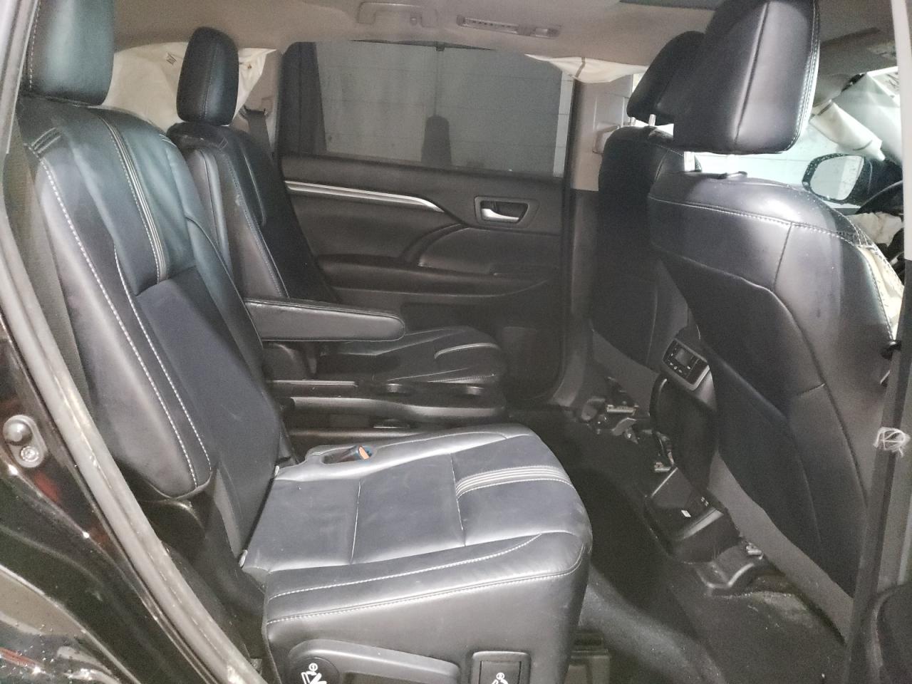 2017 Toyota Highlander - Image 12