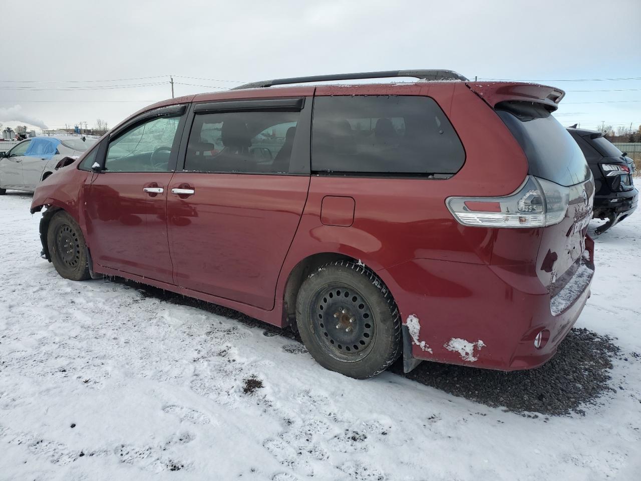 2016 Toyota Sienna - Image 2