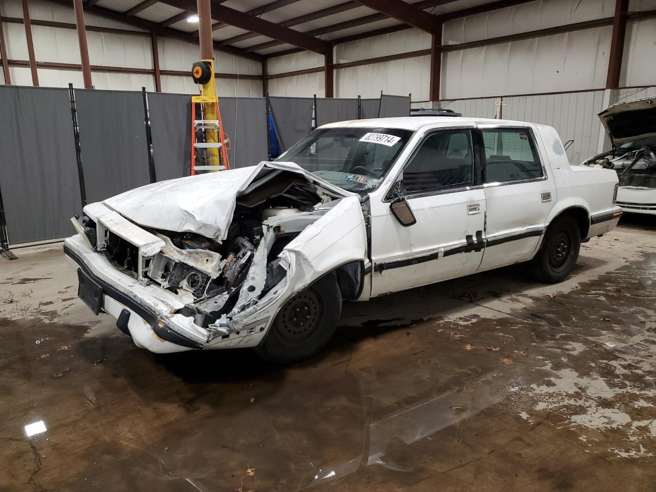 1B3XC56RXND822802 DODGE DYNASTY Photo 1