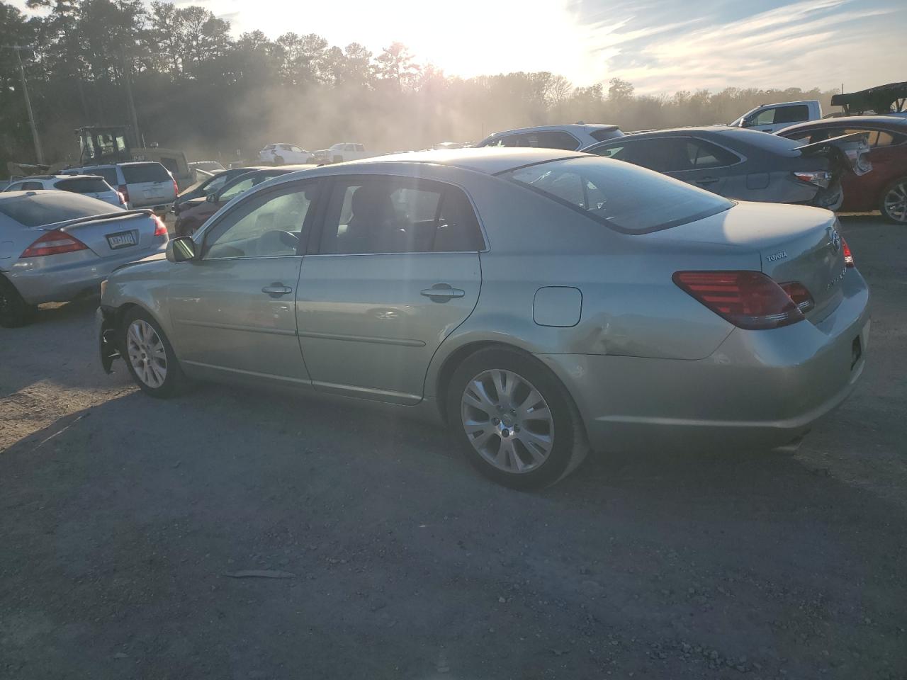 2008 Toyota Avalon - Image 2