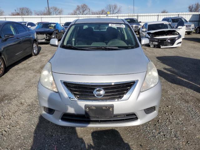  NISSAN VERSA 2014 Сріблястий