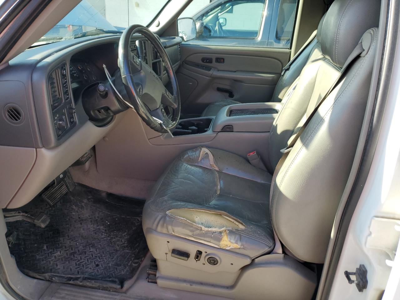 2004 GMC Yukon - Image 7