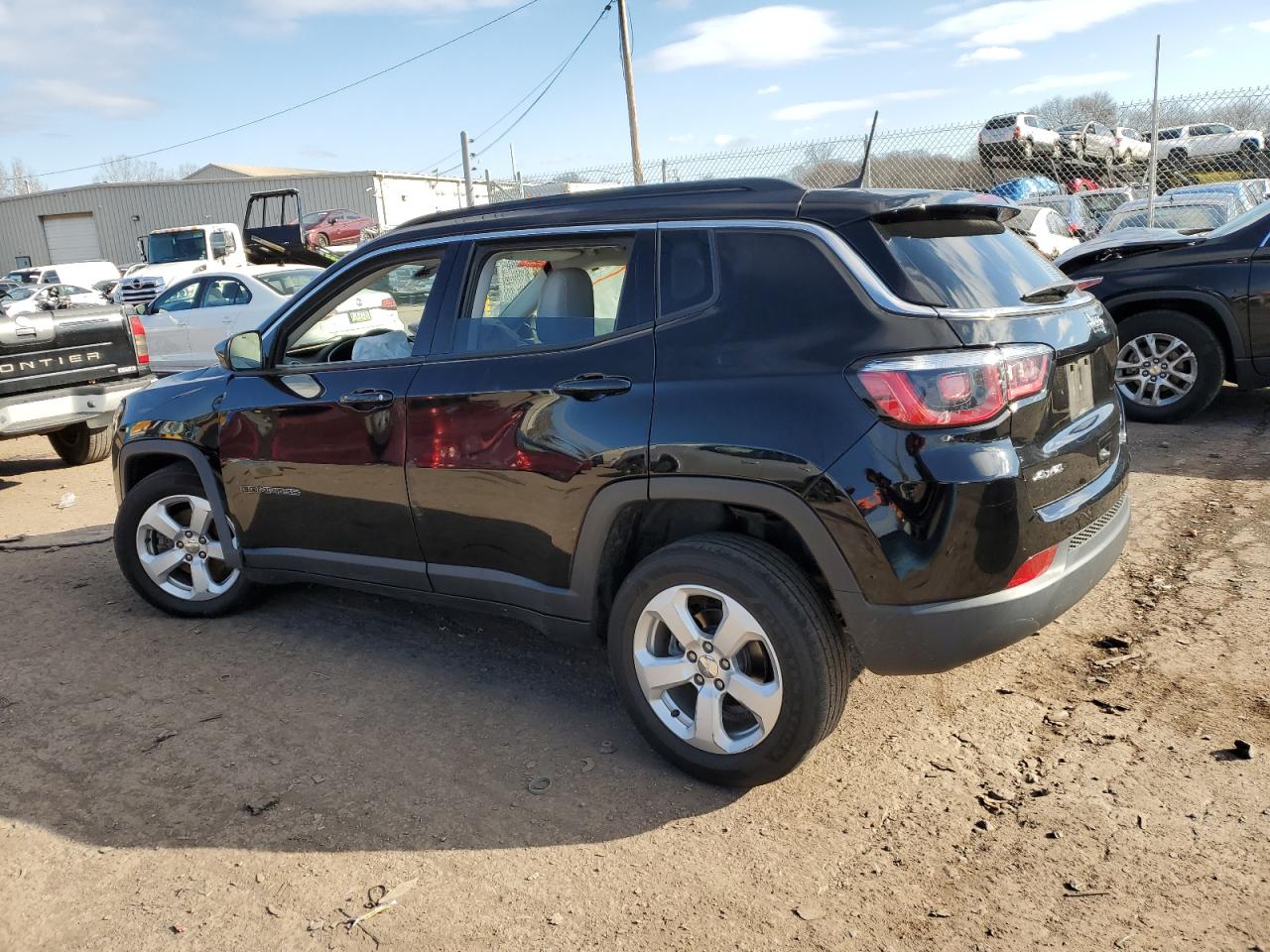 VIN 3C4NJDBB2JT484329 2018 JEEP COMPASS no.2