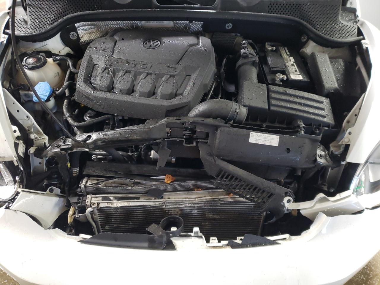 2018 Volkswagen Beetle - Image 11