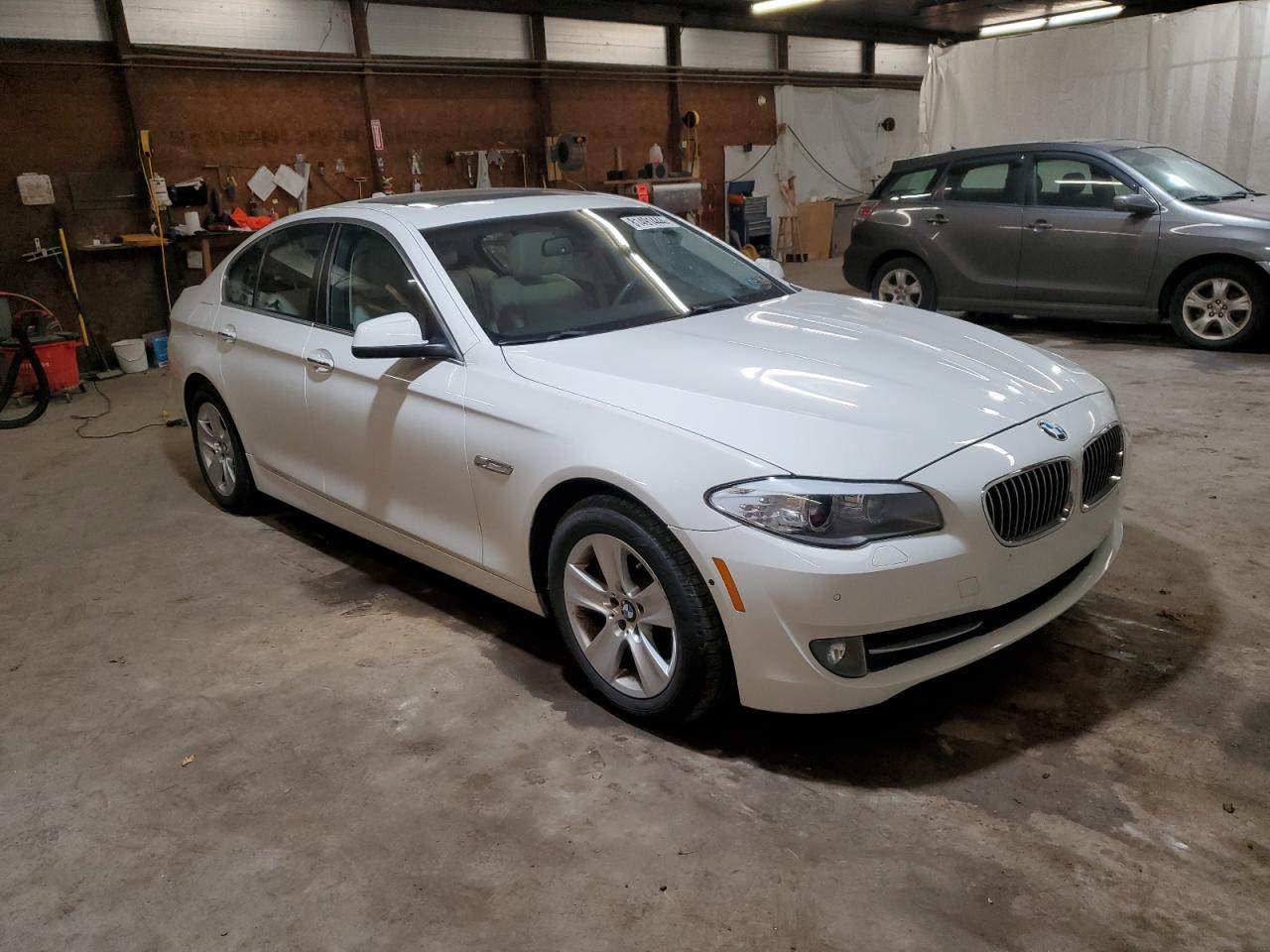 VIN WBAXH5C54DD109889 2013 BMW 5 SERIES no.4