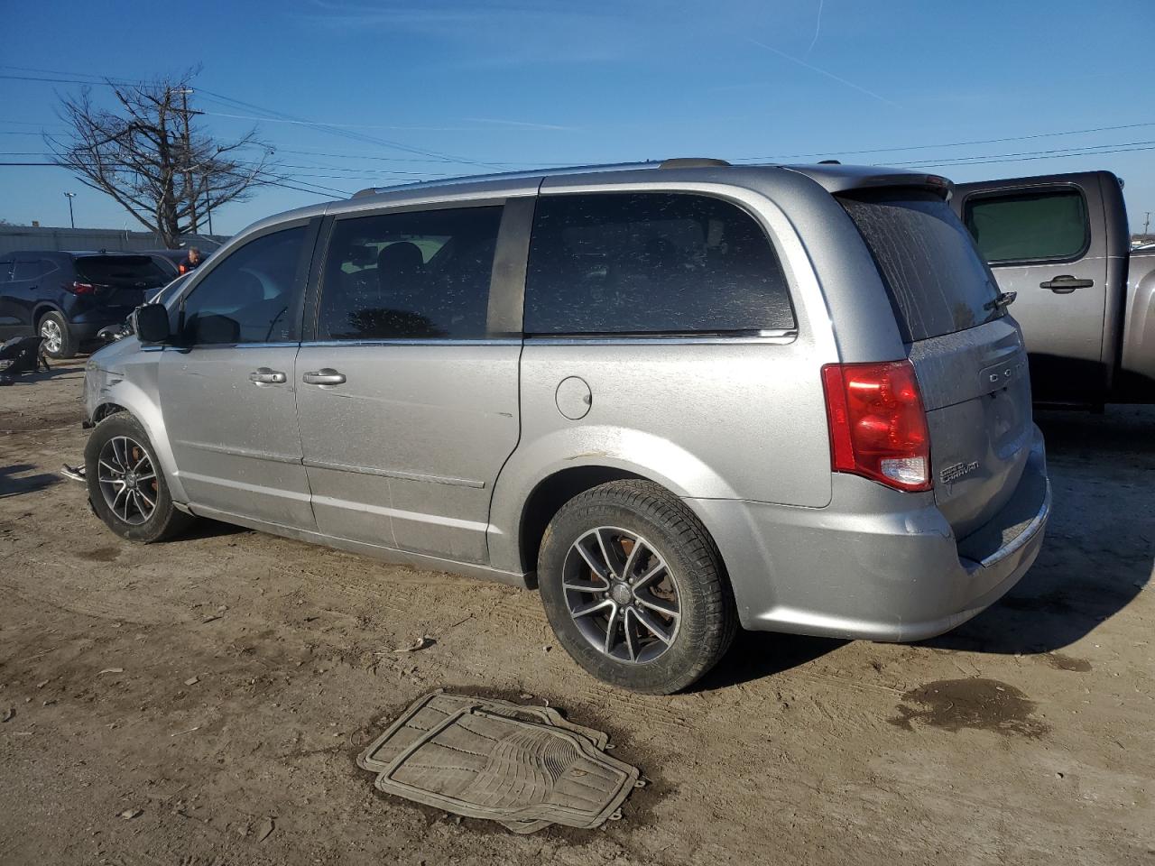 2017 Dodge Caravan - Image 2