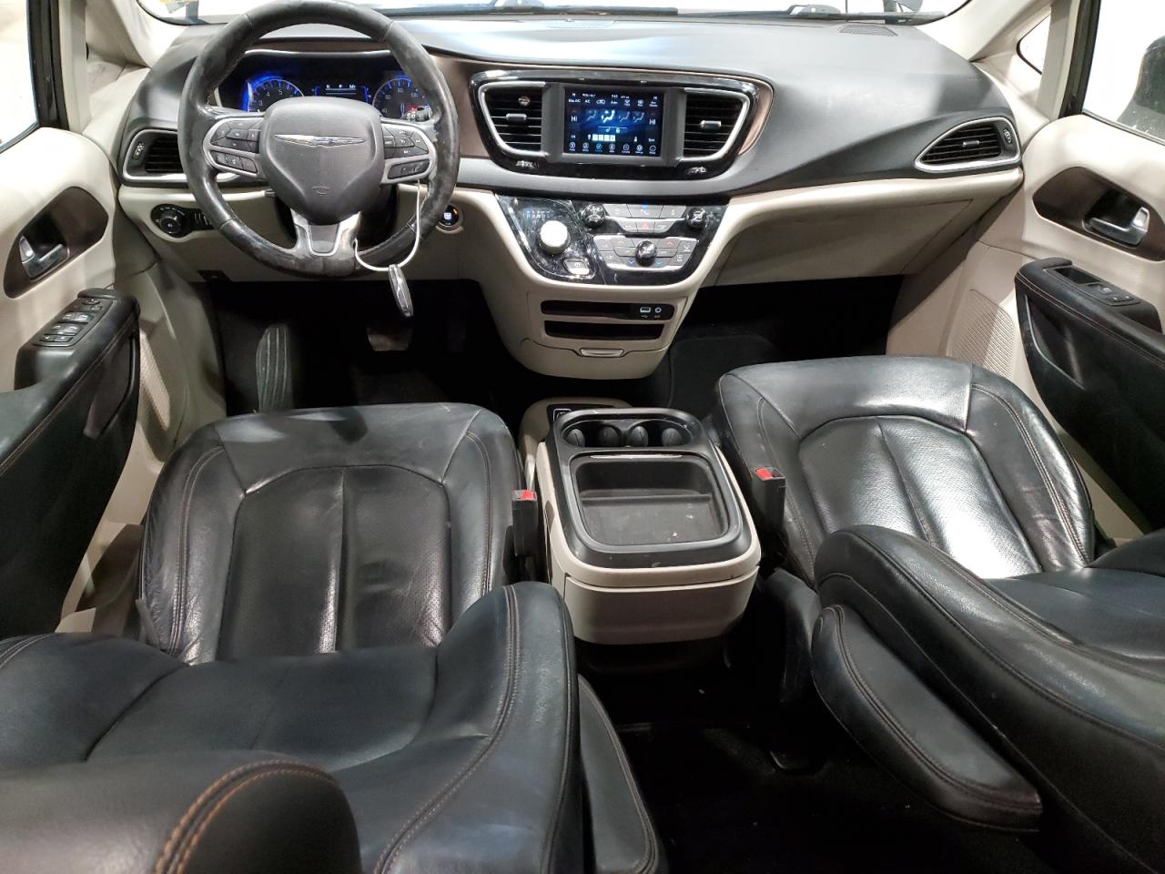 2019 Chrysler Pacifica - Image 8