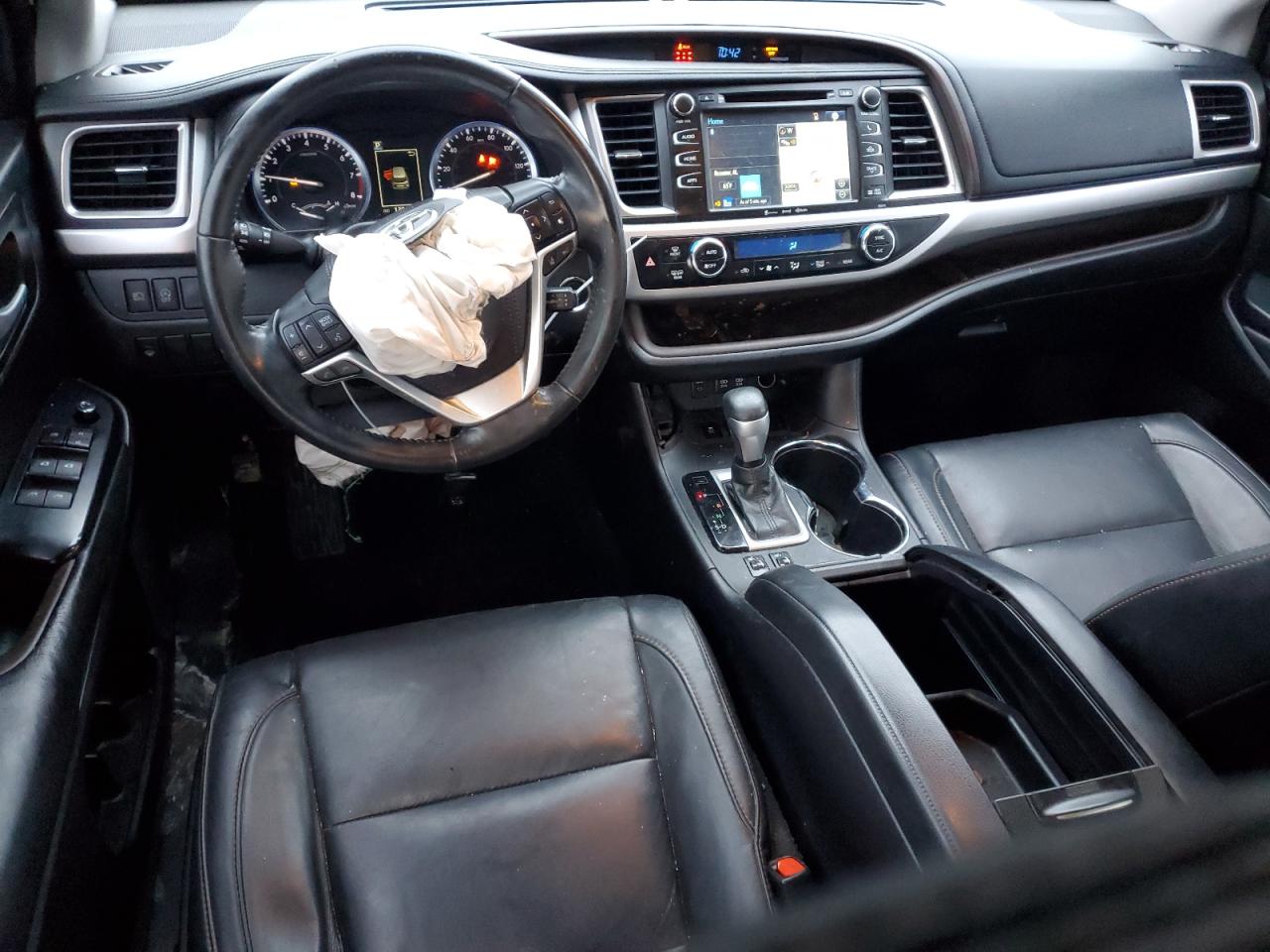 2017 Toyota Highlander - Image 8