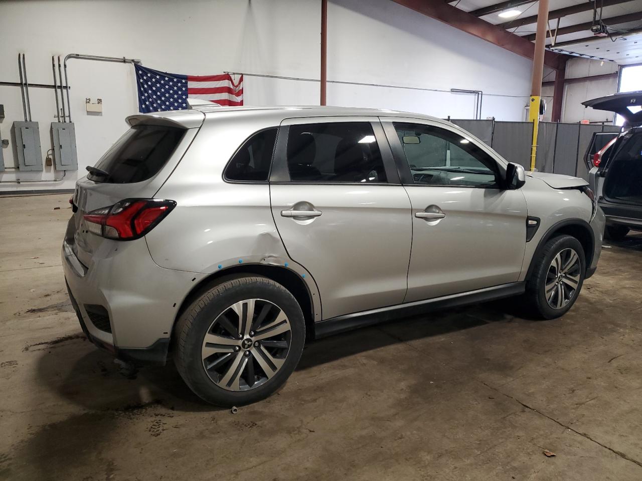 2020 Mitsubishi Outlander - Image 3