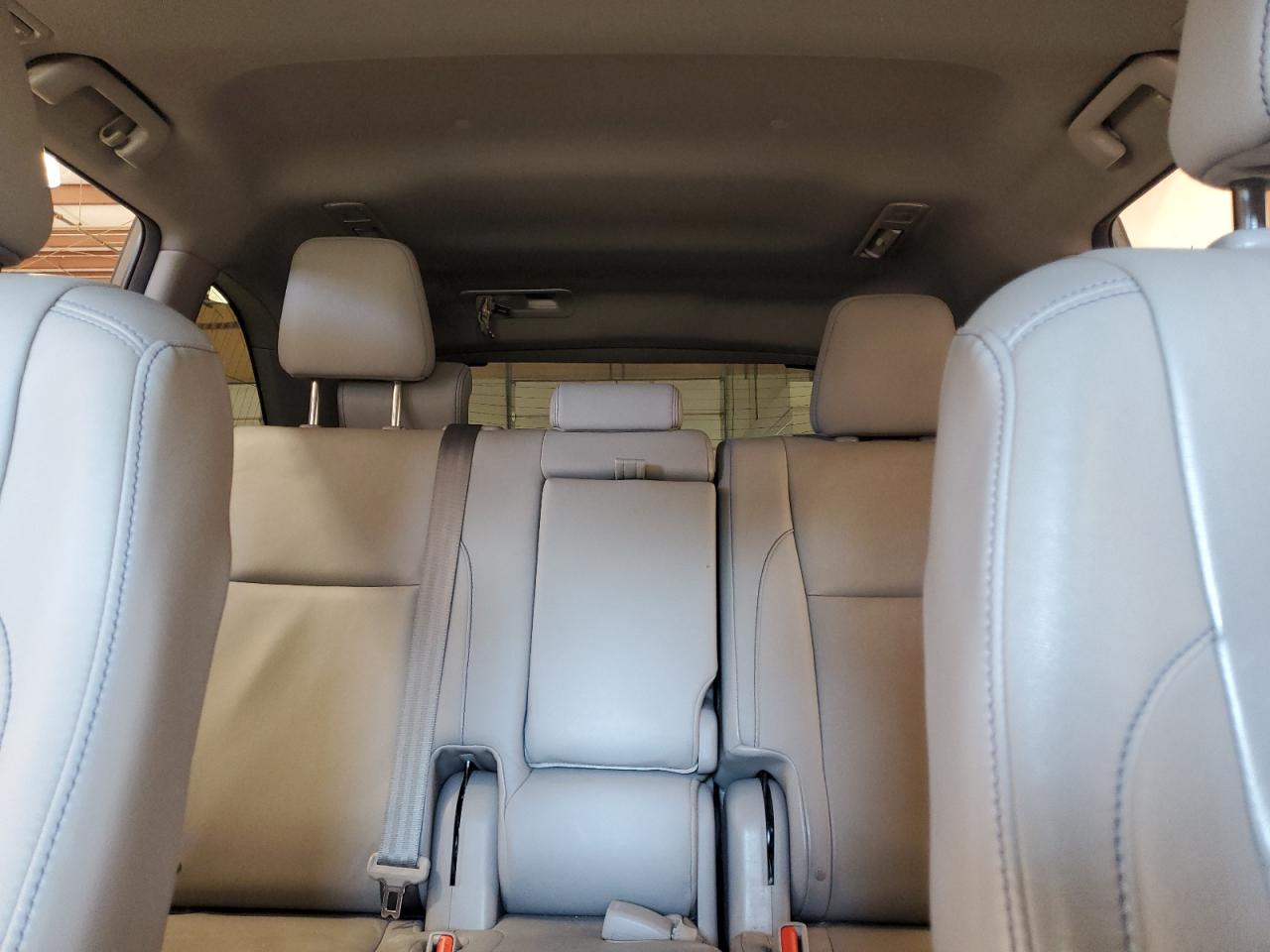 2015 Toyota Highlander - Image 10