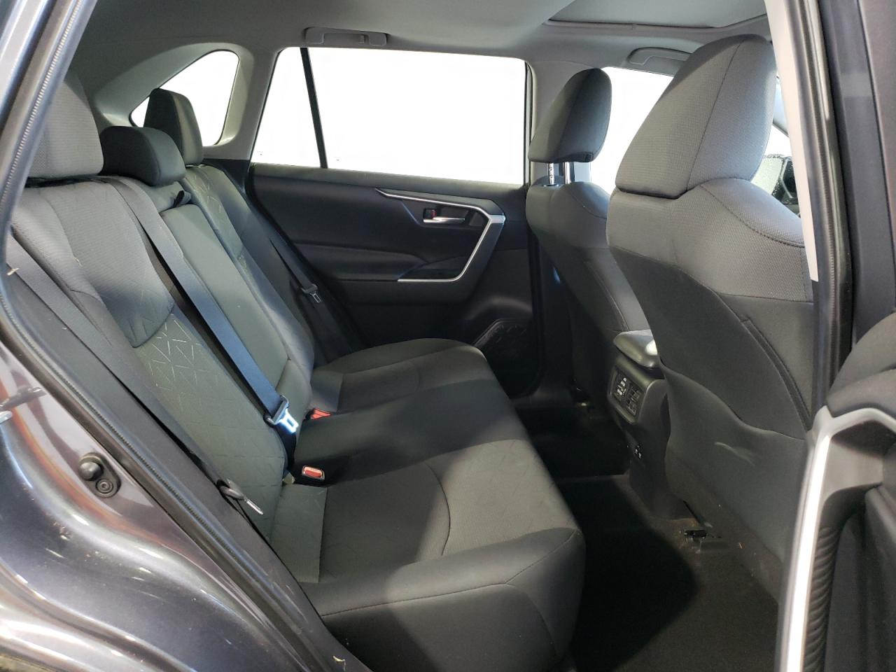 2020 Toyota RAV 4 - Image 11