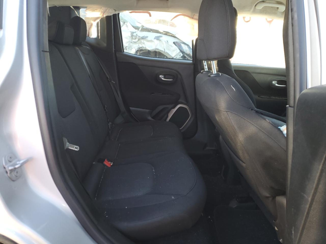 2016 Jeep Renegade - Image 11