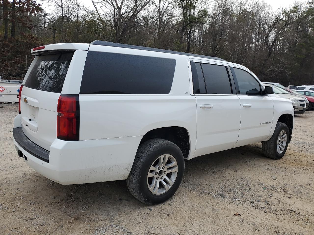 VIN 1GNSCJKC5FR295525 2015 CHEVROLET SUBURBAN no.3