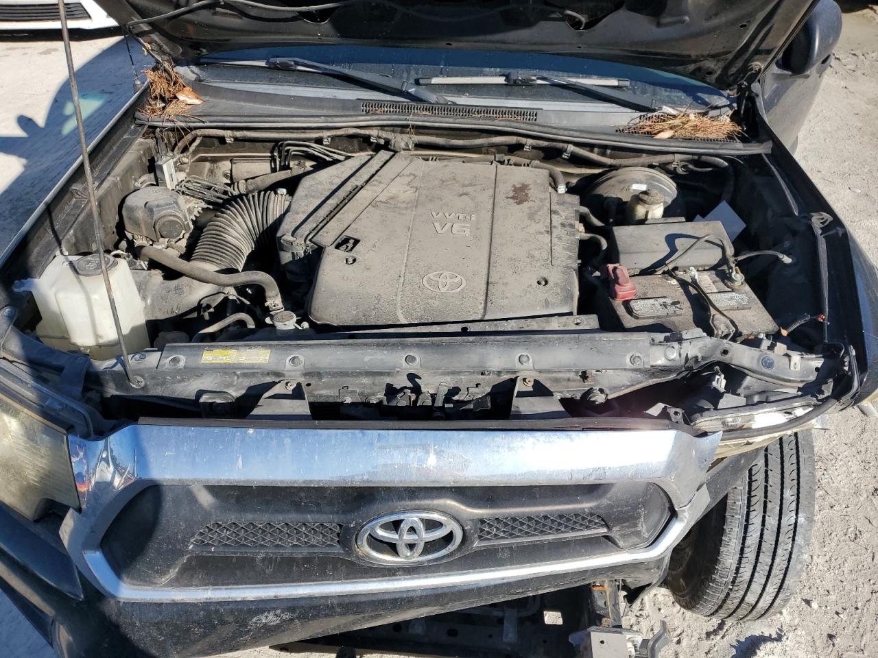 2015 Toyota Tacoma - Image 11