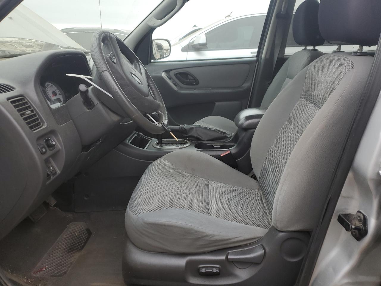 2005 Ford Escape - Image 7