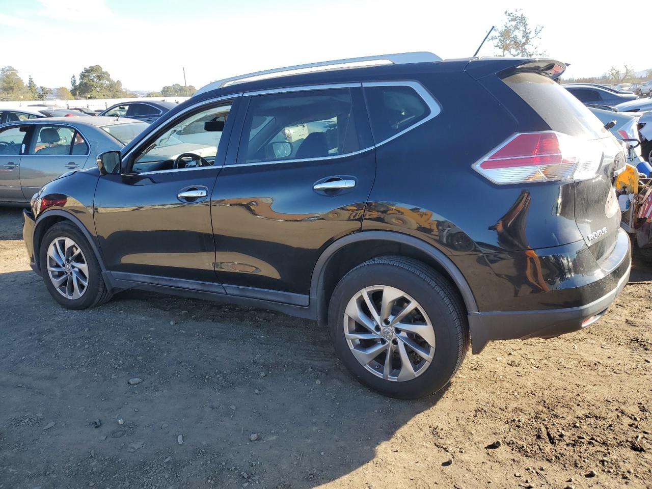 2015 Nissan Rogue - Image 2