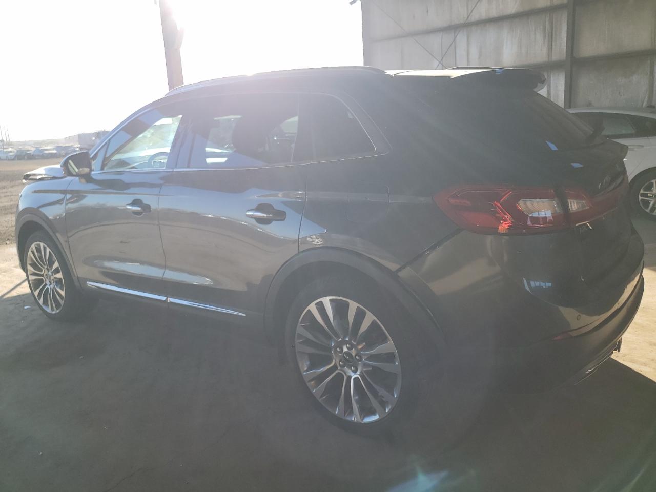 VIN 2LMPJ8LP6JBL30650 2018 LINCOLN MKX no.2