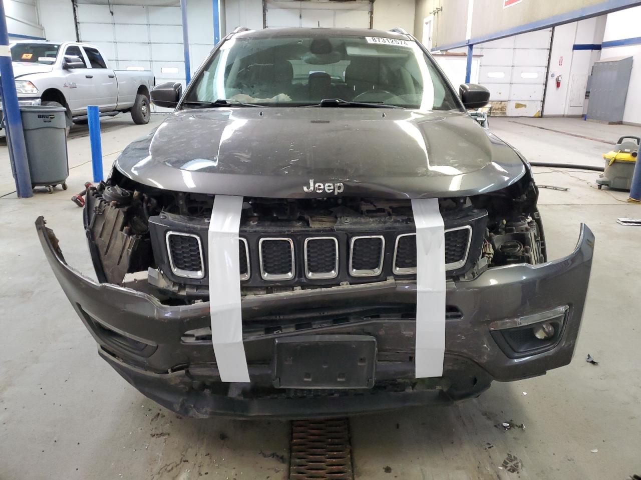 VIN 3C4NJDBB6HT664746 2017 JEEP COMPASS no.5