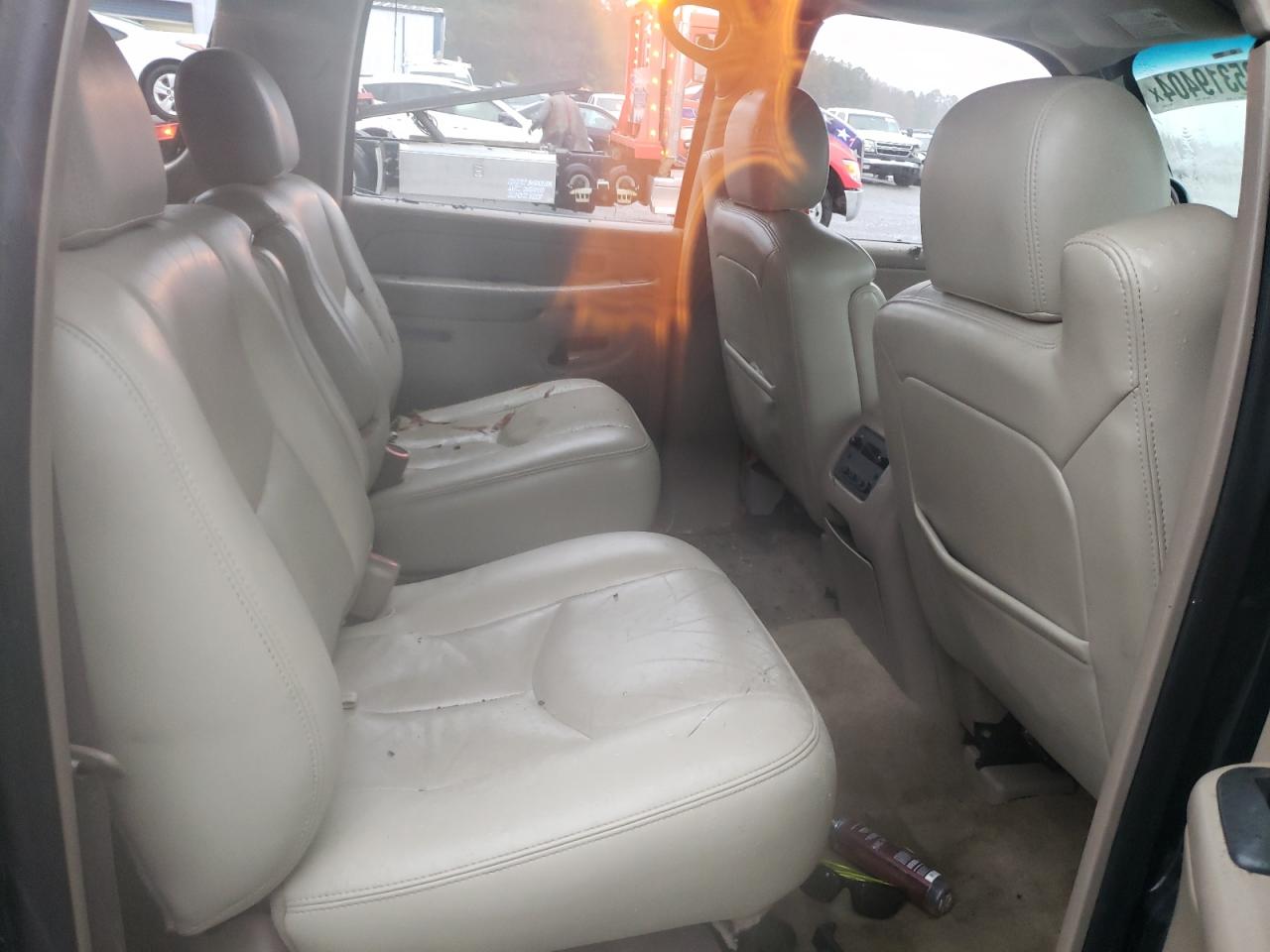 2005 Chevrolet Suburban - Image 11