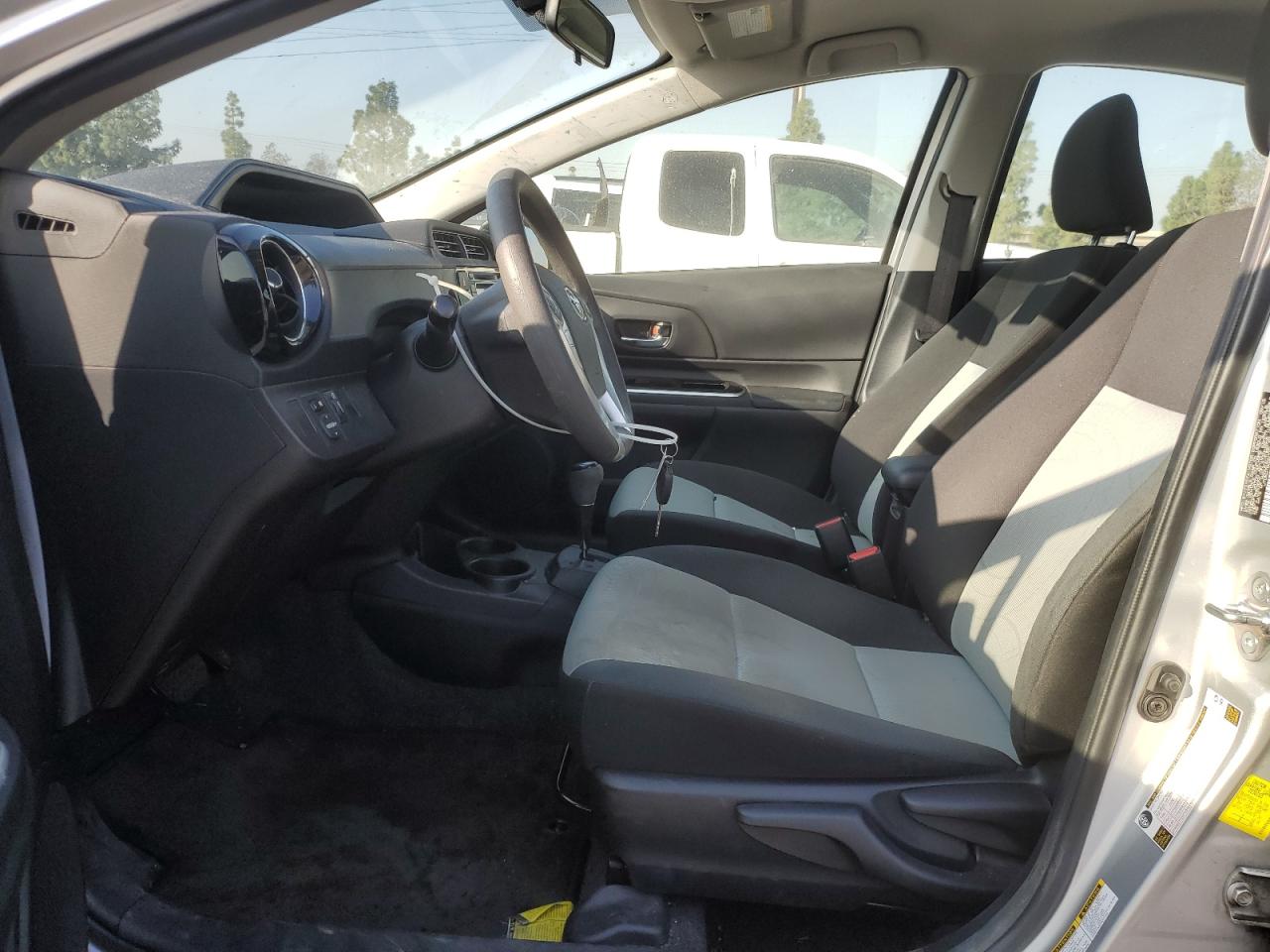 2015 Toyota Prius - Image 7