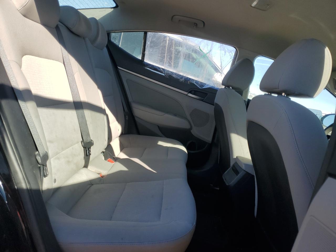 2018 Hyundai Elantra - Image 10