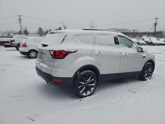  FORD ESCAPE 2019 Srebrny