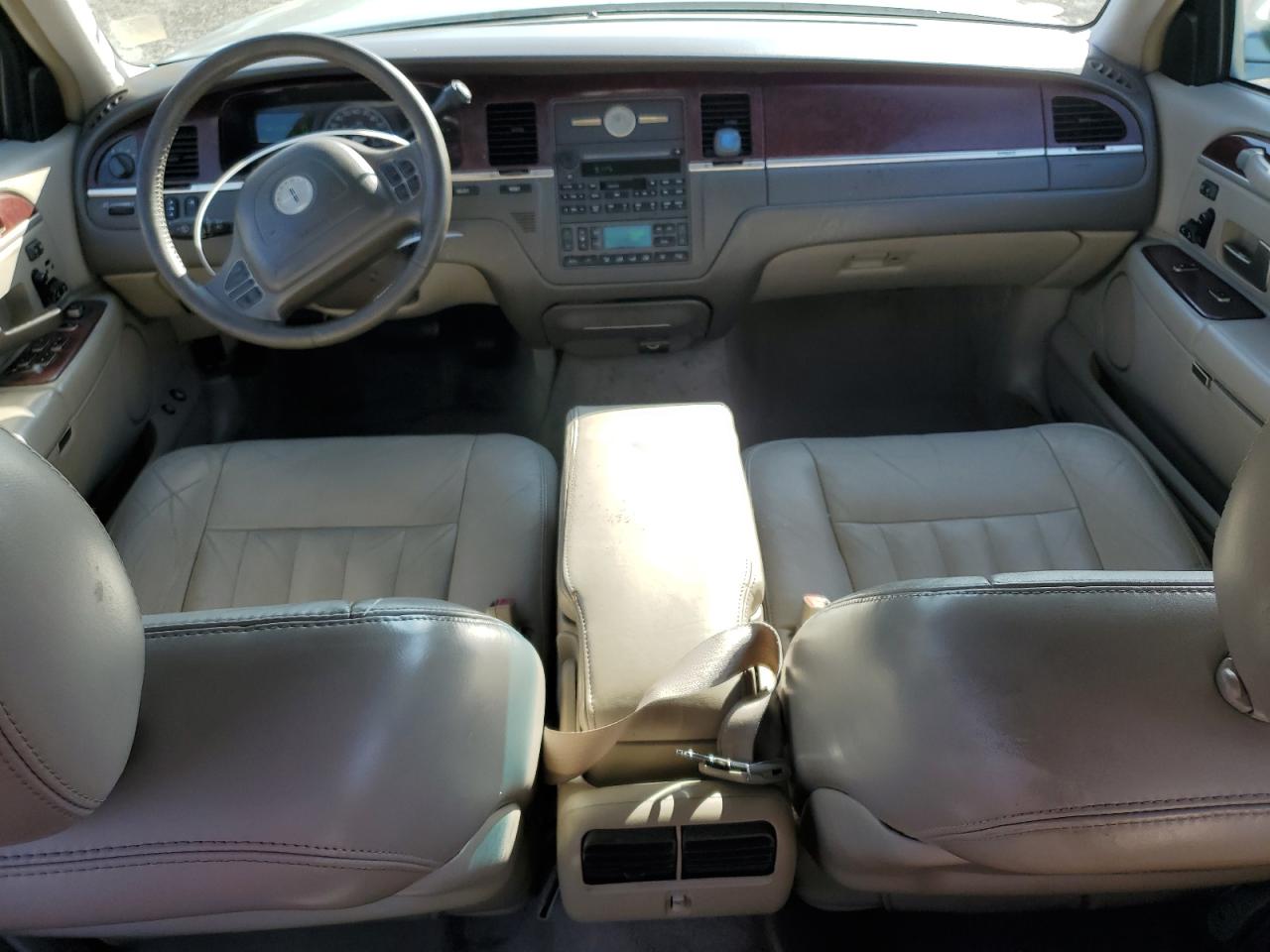 2004 Lincoln Town Car Executive VIN: 1LNHM81W24Y666076 Lot: 83616584