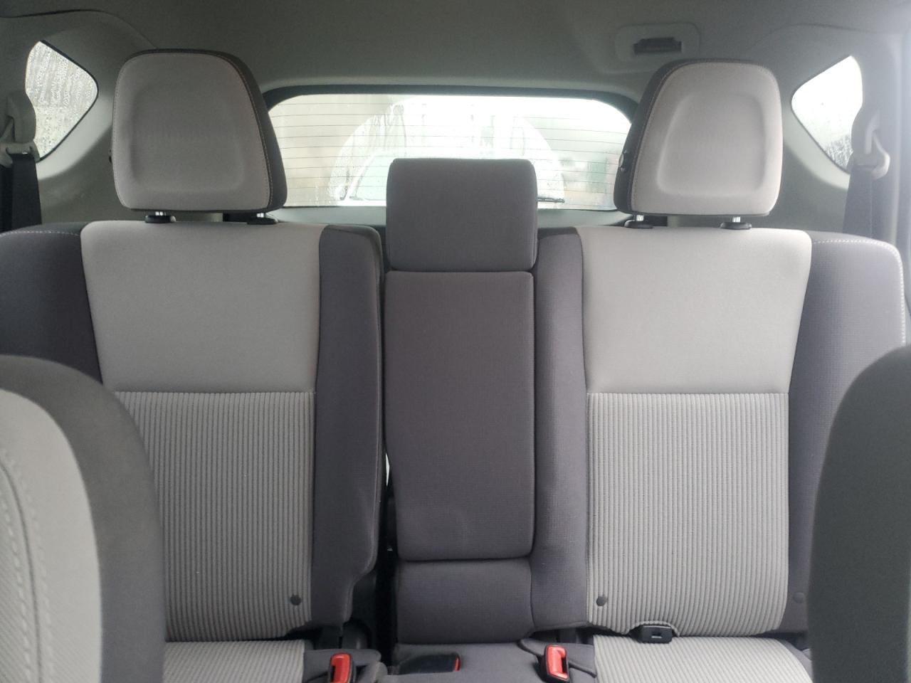 2015 Toyota RAV 4 - Image 10