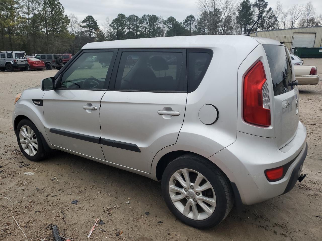 VIN KNDJT2A58D7639774 2013 KIA SOUL no.2