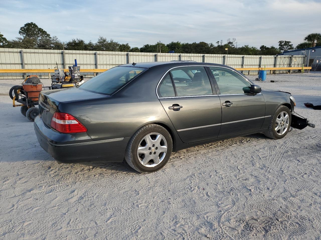 2005 Lexus LS - Image 3