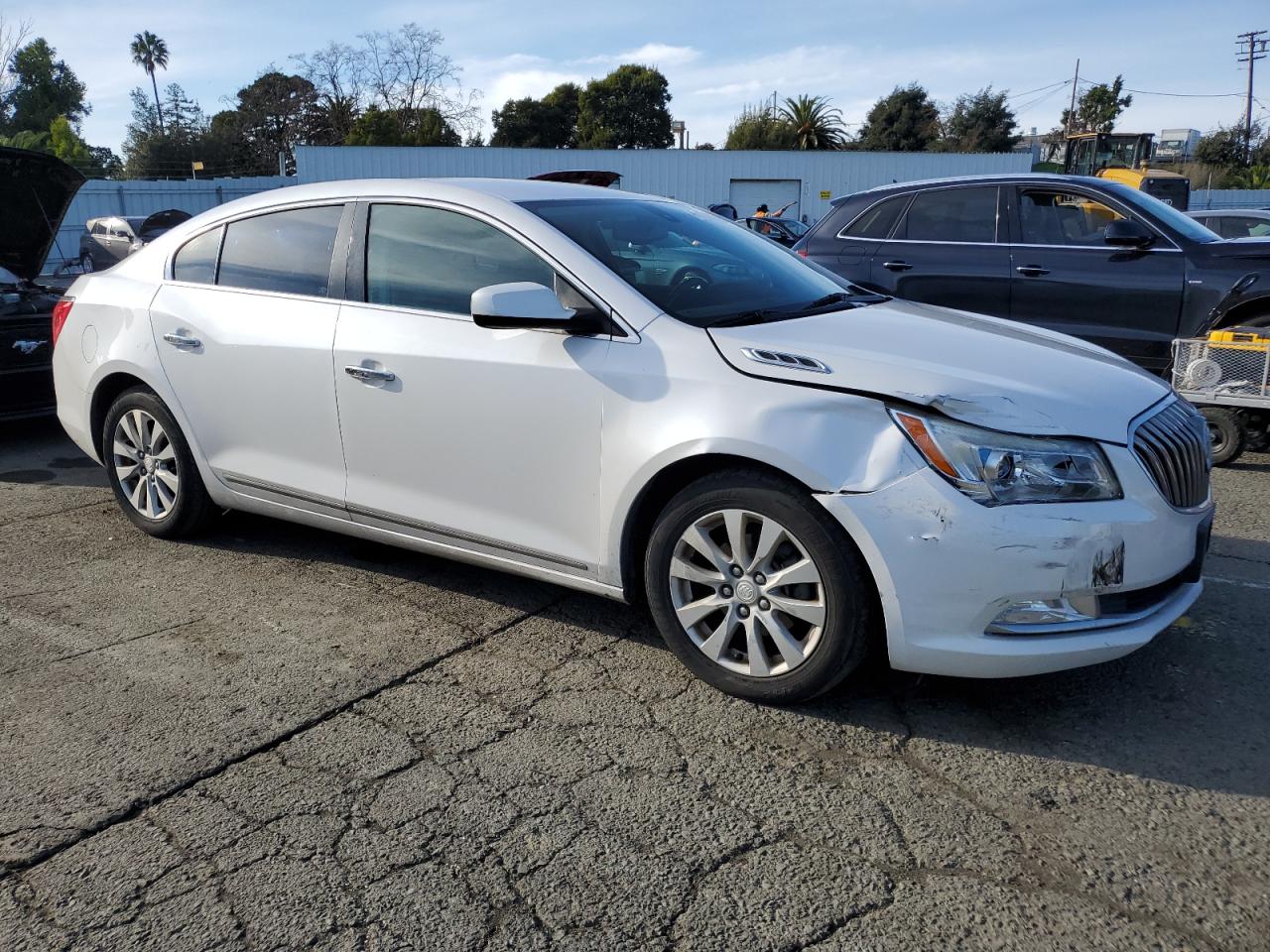 VIN 1G4GA5GR6FF193656 2015 BUICK LACROSSE no.4