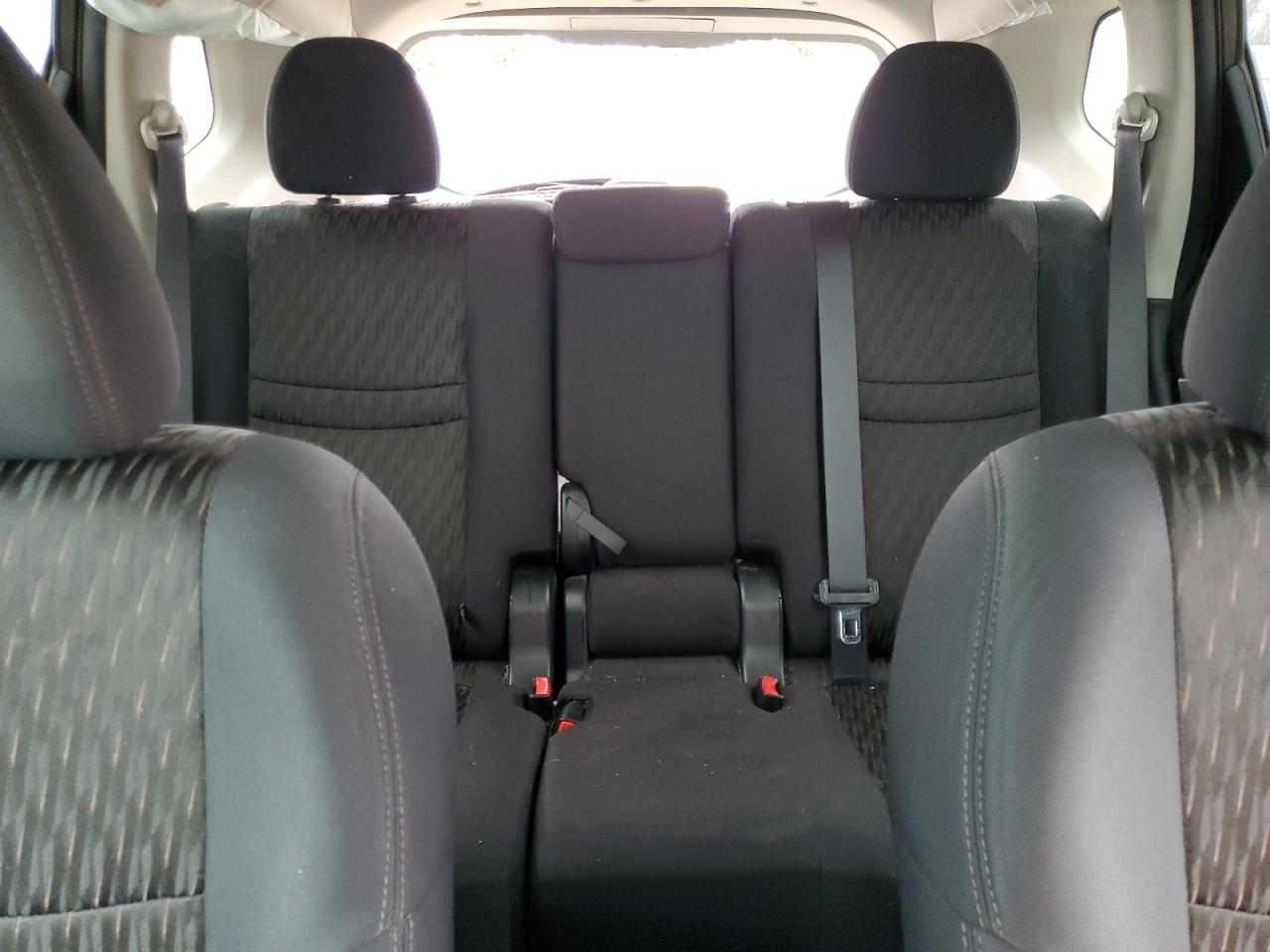 2017 Nissan Rogue - Image 10