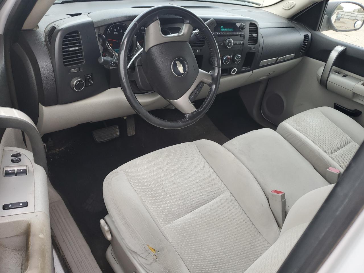 2007 Chevrolet Silverado - Image 8
