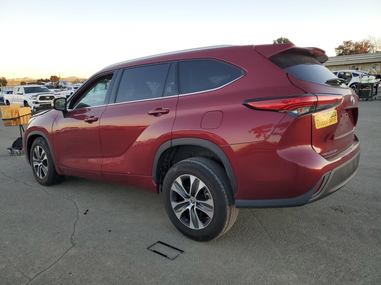 2022 Toyota Highlander - Image 2