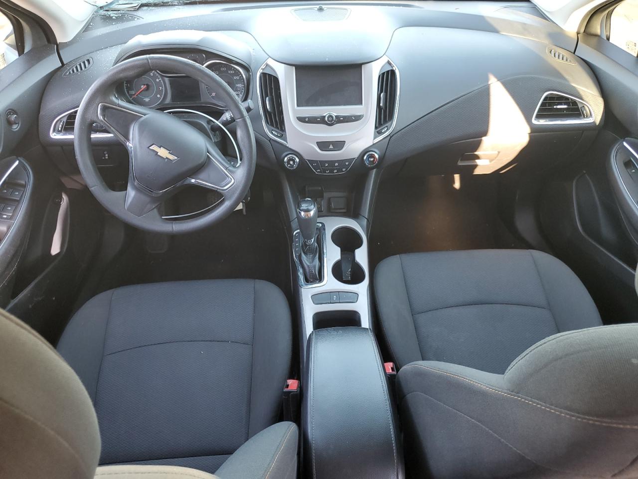 2018 Chevrolet Cruze - Image 8