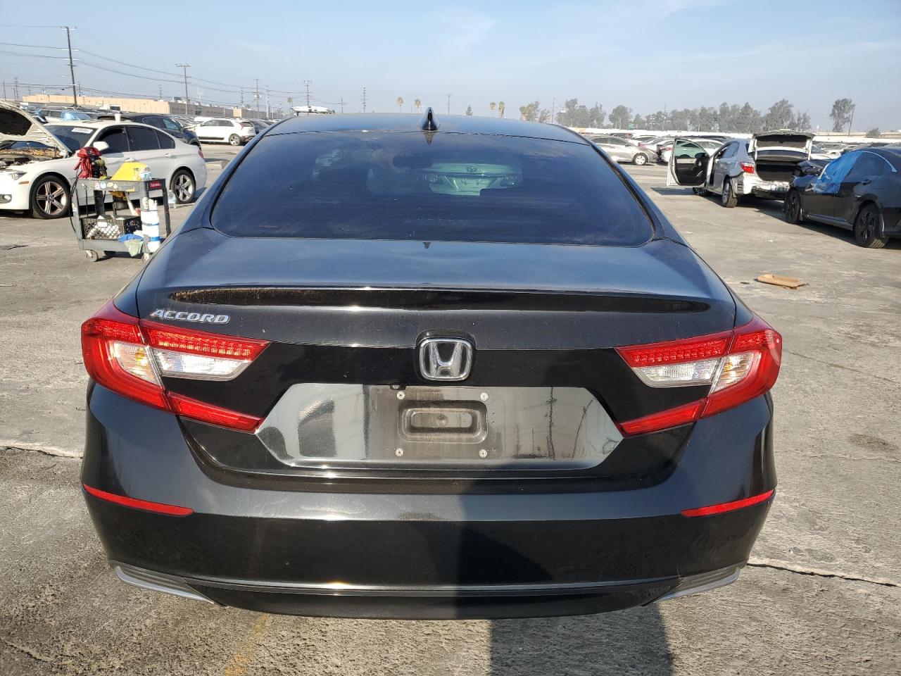 VIN 1HGCV1F13JA027887 2018 HONDA ACCORD no.6