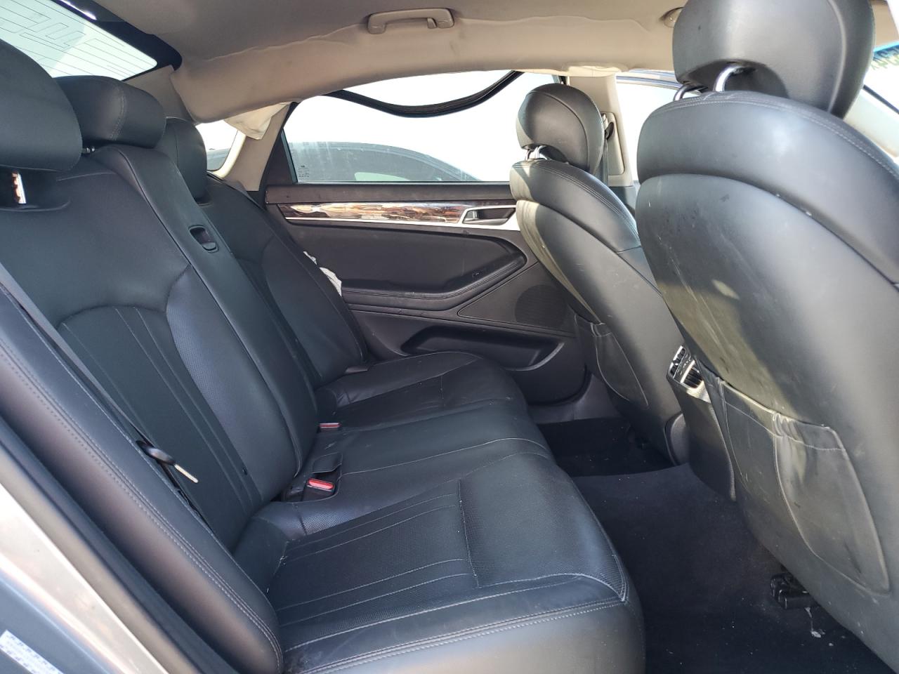 2015 Hyundai Genesis - Image 10