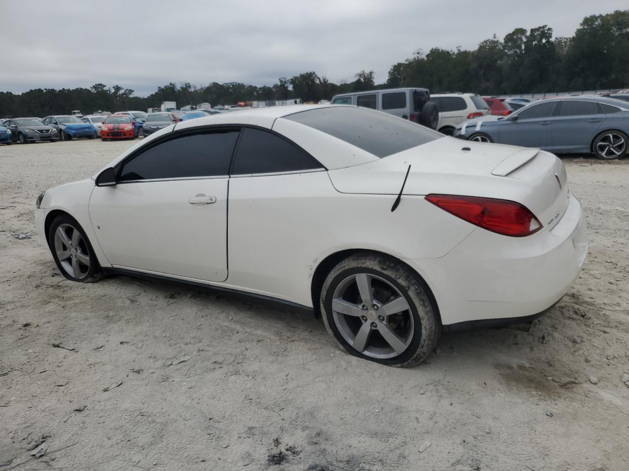 2007 Pontiac G6 - Image 2