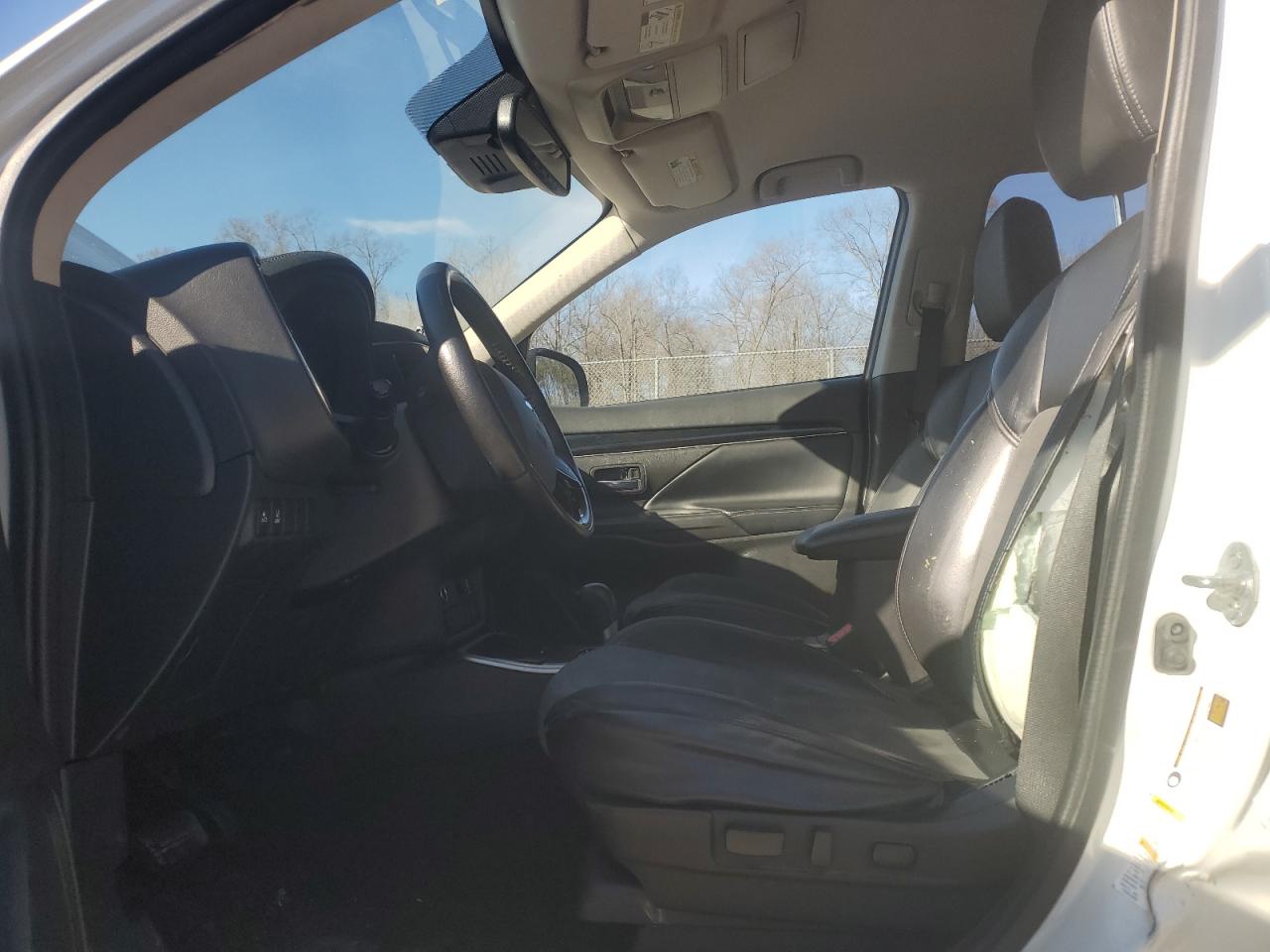 2020 Mitsubishi Outlander - Image 7