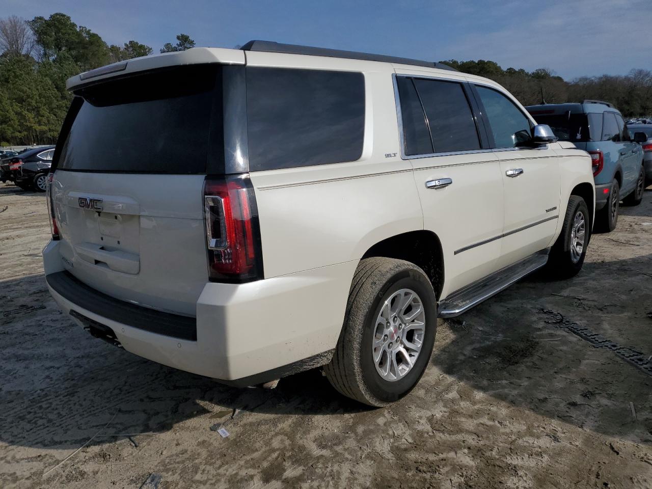 2015 GMC Yukon - Image 3