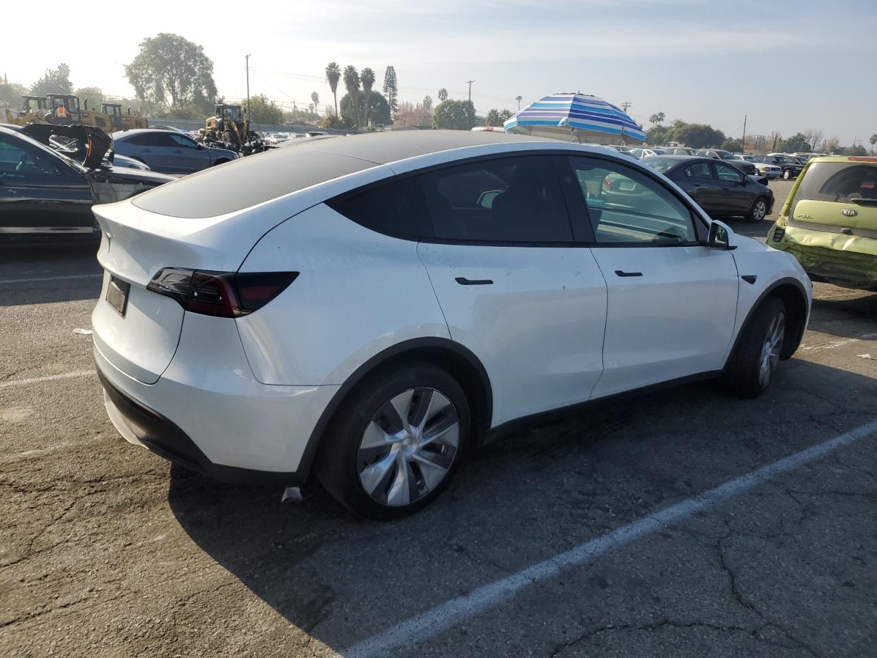 VIN 7SAYGDED7PF957340 2023 TESLA MODEL Y no.3