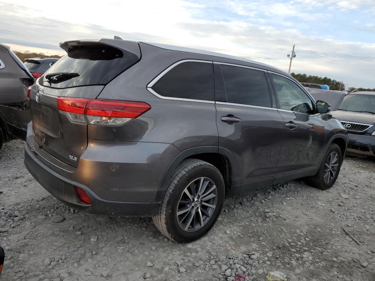 2019 Toyota Highlander - Image 3